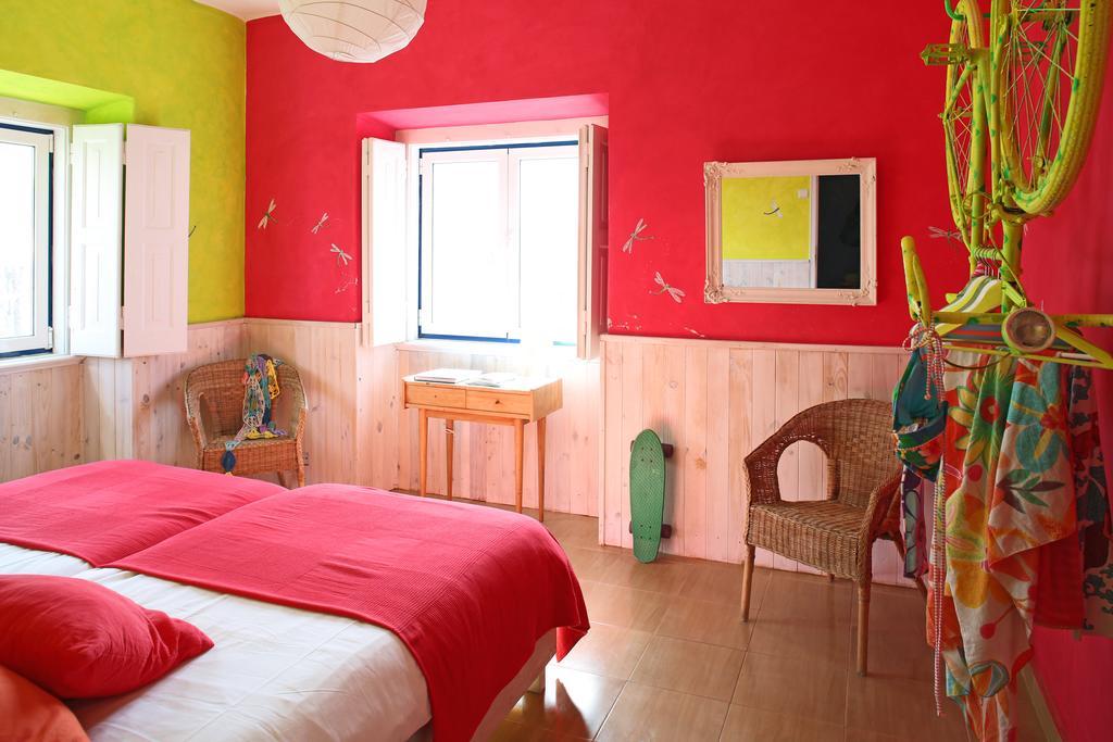 Albergue Chill In Ericeira Surf House Habitación foto