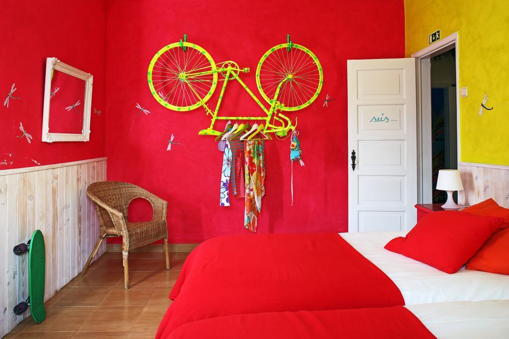Albergue Chill In Ericeira Surf House Habitación foto